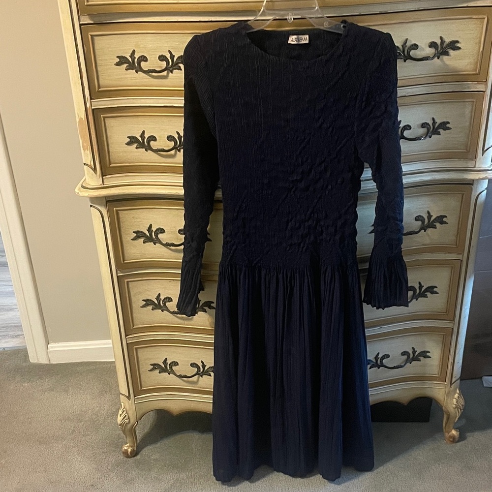 Alquema Vintage-Inspired Navy Long Sleeve Midi Dress size medium